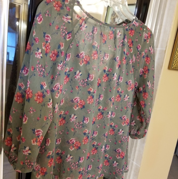 Hollister blouse - Picture 4 of 6